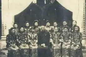 四川军阀杨森：娶12个老婆生43个子女，90岁时还娶17岁小妾图片