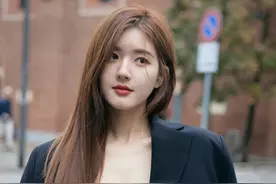 迪丽热巴在时装周杀疯了，赵露思却把内娱的脸丢光了？图片