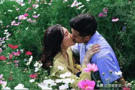 他陷入两难的境地，不知道该选择谁：她看穿了他的心思，毅然离开图片