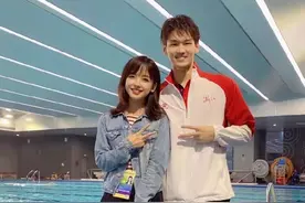 曝央视主持王冰冰与徐嘉余恋爱，朋友圈告白疑曝光，消息真假难辨图片