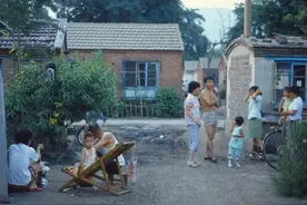 80年代的农村，夏天没有空调，只有快乐！31张老照片，有你吗？图片