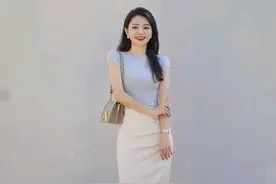 女生的服装穿搭很有讲究，三套穿搭示范，简简单单却让人眼前一亮图片