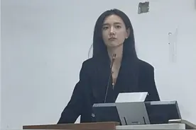 高校毛概女老师视频曝光被赞神仙颜值，学生直呼“想一直上她的课”，学校回应：真的漂亮图片
