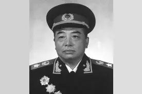 1961年，飞行员驾洒农药飞机叛逃台湾，获得五百两黄金和美女老婆图片