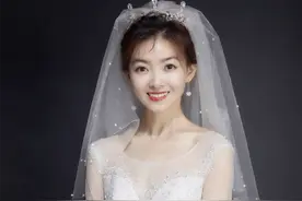 36岁王京京大婚，披洁白头纱紧牵新郎官手，绯闻男友王亚飞送祝福图片