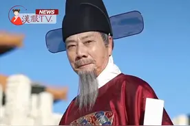 77岁爷爷穿汉服游故宫犹如阁老再世 感谢辰爷爷对传统文化传承。#辰老爷子 #汉服爷爷 #77岁爷爷穿汉服犹如阁老再世 @新华网 @辰老爷子 视频封面