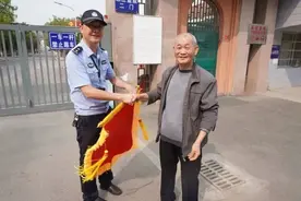 贵州：与死神搏斗90秒！监狱民警抢救垂危老人生命！图片