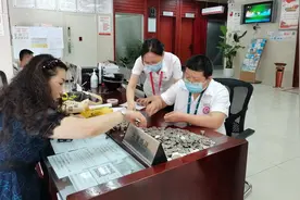 小硬币大服务！工行江油解放街支行为市民兑换两千余枚硬币获赞图片