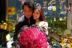 61岁马景涛恋情疑曝光！女方晒亲密合影高调示爱，文案被批情商低图片