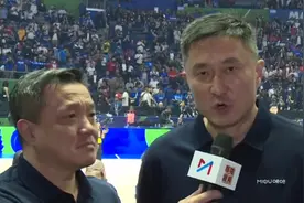 中国男篮惨败菲律宾，解说员杨健现场哭了，前国家队主教练杜锋炮轰现任主帅图片