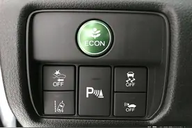 大多数人说上车就要关，自动启停到底伤不伤车？老司机告诉你图片