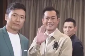 当65岁苗侨伟和53岁古天乐站在一起，我才明白，什么叫气质和骨相图片