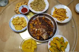 5个家庭晒重阳节晚餐，同样都是婆婆做饭，网友：没对比就没伤害图片