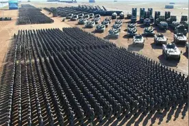 解放军全副武装开训，方言喊话劝“敌”投降，信号极不寻常图片