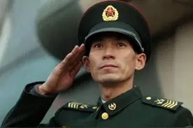 中国一级军士长军衔不高，却享受将军待遇，将军都是他们带出来的图片