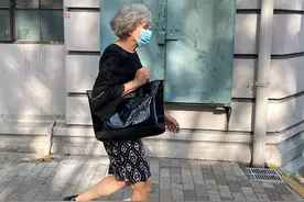 上海奶奶夏天最美的穿搭，不扮嫩不显老，穿得比年轻人还要时髦图片