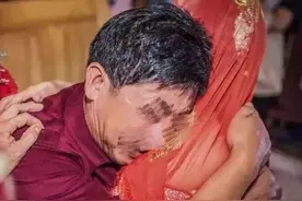 爷爷去世大姑随礼1万，奶奶去世随500，一开始我不明白，后来懂了图片