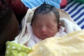 新生儿的这3个部位丑，长大后颜值反而会更高，父母可别嫌弃图片