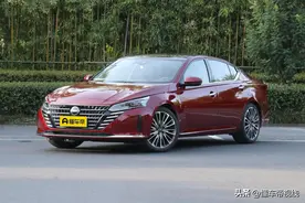 新车 | 售价17.98万元起，东风日产新款天籁上市，竞争雅阁、凯美瑞图片