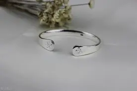 为什么银手镯要戴右手？原来是这样！还有这些神奇的功效！图片