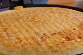 烙饼时，记住别揉面，10年经验分享，大饼蓬松柔软，凉了也不硬图片