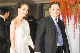 某大佬豢养某女星近十年，妻子母亲曾是自己初中同学图片