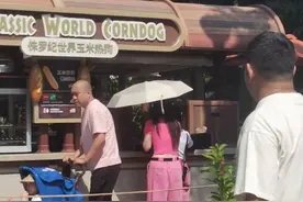 高云翔和董璇母女出游！光头发福大变样，全程当苦力推车被指卑微图片