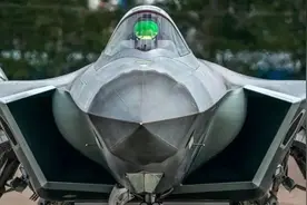 美媒：解放军歼20总数快速提升至200架，数量已反超美军F22战机图片