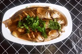 海鱼怎么炖最好吃？胶东人：掌握好这“3招”，鱼肉鲜香入味不碎图片