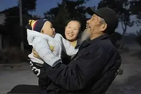 嫁给73岁大爷生下孩子，并说自己不后悔的28岁姑娘，现在生活如何图片