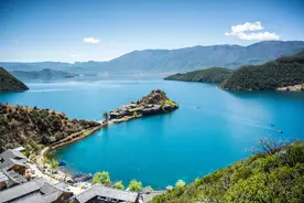 泸沽湖～醉美四川·湖-措，忘不了你深邃的蓝、那么温柔恬雅图片