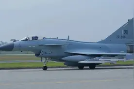 6枚空空导弹+3具副油箱！歼-10CP最强空战形态，能战胜阵风吗？图片