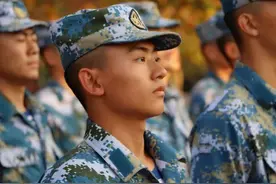 你以为炊事兵只是做饭香吗？图片