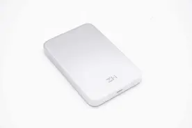 设计轻薄精致，不愧“苹果专业配件商”，紫米磁吸无线充电宝拆解图片