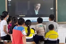 《孤勇者》火爆全网被传唱成儿歌？孩子们的回答让人意想不到…图片