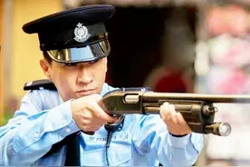 难怪演警察那么传神，这8位演员曾是真的阿Sir，最后一位还是警花图片