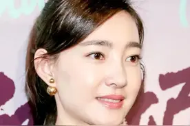 秘恋乔振宇8年，卷进“夜光麻将”事件，褪下画皮后真实的王丽坤图片