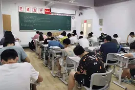 央视主持人辞职后投身教育行业，开起了补习班，声称：不回央视！图片