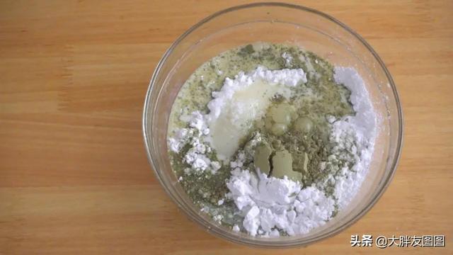 如果你有糯米粉,快收藏这食谱,两种口味的糯米糍,做法太简单了