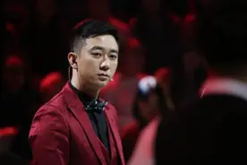 “小王爷”王自健的狼狈，当时代抛弃你的时候，连个招呼都不会打图片