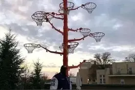 NBA的篮筐和我们平常打篮球的篮筐一样吗？图片