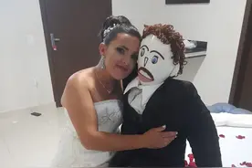 巴西女子和手工布娃娃结婚，生下小布娃娃，却惨遭“丈夫出轨”？图片