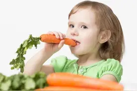 1岁男童连吃15根胡萝卜，导致自己身上皮肤发黄，医生：先别急图片