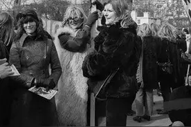 从“焚烧胸罩”到女性觉醒！21张老照片，带你回顾女权运动的时刻图片