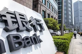 银行取款又出“新规定”，现已执行？老人注意，以后取款方式变了图片