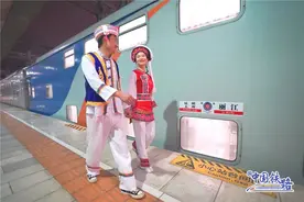 双层旅游列车来了！这样的限量版家庭包房你见过吗？图片