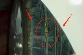 跑长途时车胎被扎，车主换胎时大喜：希望再扎几次图片