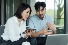 故事：加班和女上司一同被隔离，十二天后解封，她突然向我表白了图片