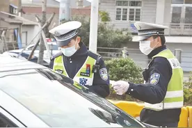 老年代步车有变化，需持有C2驾照，违规上路等于无证、准驾不符图片