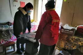 整治燃烧煤炉 维护“兰天蓝” ——新城镇河口南社区开展取缔临街商铺小煤炉专项整治行动图片